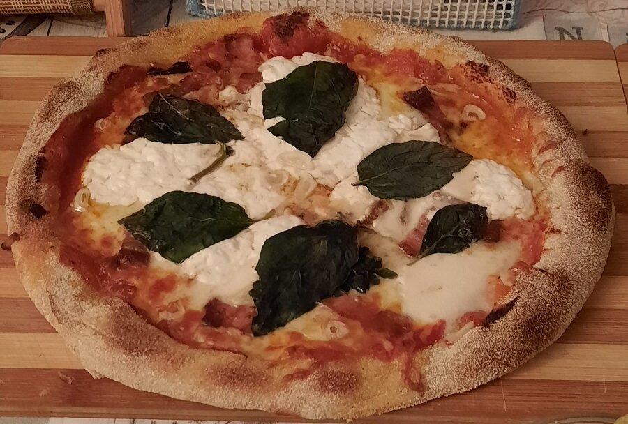 Pizza-Burrata-Ajo-Albahaca.jpg